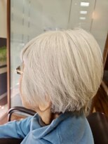 アロマエミュー(aroma emue) スッキリ耳だしショートボブ