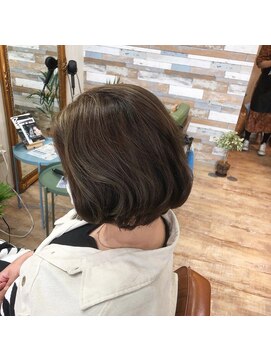 ハウオリ ヘアーワークス(Hauoli hair works) 前下がりボブ×インディゴシルバー