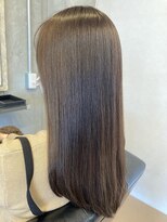 ワンズ(One’s)&nbsp;赤みなしモノトーンブラウン×艶髪ストレート
