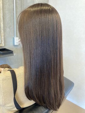 ワンズ(One’s) 赤みなしモノトーンブラウン×艶髪ストレート