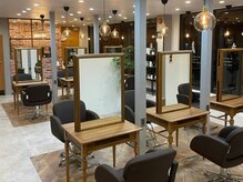 オーブ ヘアー フリー 下関店(AUBE HAIR free)の雰囲気（開放感のある明るい店内で、くつろぎの時間をお過ごしください。）