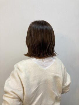 モルニ(MORNI) 髪質改善トリートメント_マロンベージュ Aラインボブ かきあげ