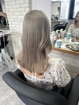 リーオオサカ(Lee Osaka) ホワイトグレージュ×東芽生