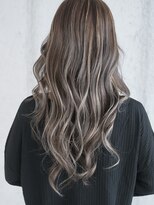 マリアナ(Mariana)&nbsp;ハイライトショートヘアレイヤーカットダブルカラー