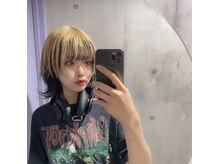 デザインカラーと組み合わせる王道ウルフ