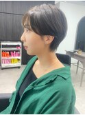 耳掛けしても可愛いショートヘア