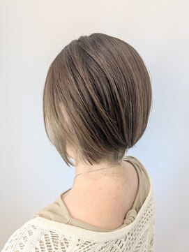 アヤラ オーガニックアンドスパ 東船橋店(AYALA) 【中村のぞみ】ショート×インナーカラーホワイトベージュ