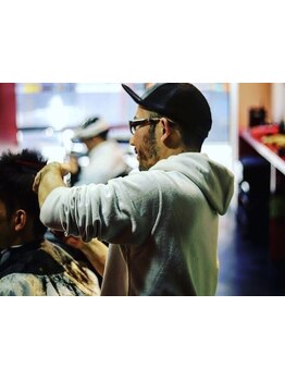 メンズカット講師として全国を巡るオーナースタイリストが、マンツーマンであなたのスタイルをご提案！