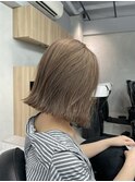 アッシュベージュ_切りっぱなしボブ
