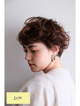 ラレイ(Lalei) 【表参道/青山】ベージュカラー×エッジショート【ささき】