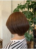 明るめベージュカラー×ショートボブ