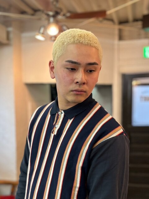 MEN'S HAIRウルフアッシュブラックカルマパーマベリーショート