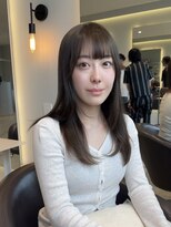 ケリーアン 太田(kelly.un)&nbsp;オリーブグレージュ / うる艶レイヤーミディ / お顔まわりカット