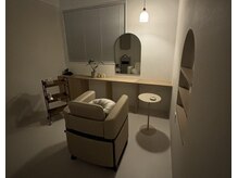 イロバイエンピー(iRo by enppy)の雰囲気（リラックスできる個室や圧迫感の無いセット面も充実◎）