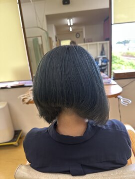 おしゃれ泥棒 亀山店 個性派ショートボブ