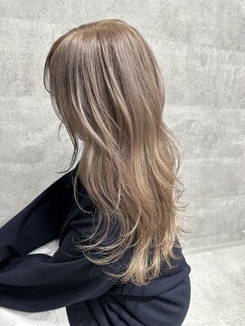 ルイス(L'wis) ミルクティーグレージュ学割U24ケアブリーチ10代20代ハイトーン