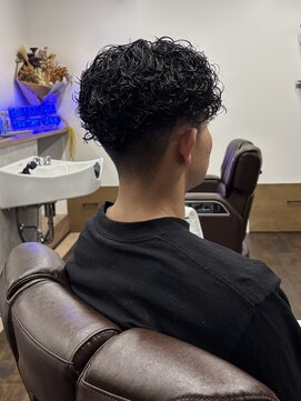 バタクラン(BATACLAN) センターパート/カーリーパーマ/メンズ/眉毛/メンズカット