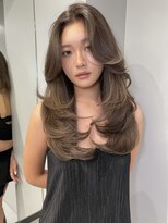 トイ(TOI)&nbsp;ロングレイヤーカット+ヘーゼルベージュ