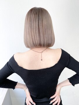 キオク(KIOX) 切りっぱなしボブ/ホワイトベージュ