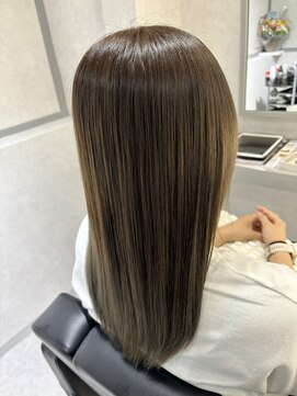リリーヘアー(Lilly hair) シルキーエステ×アッシュベージュ