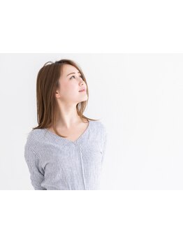 ハイライト"や”脱白髪染め”が大人女性に大好評！