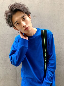 刈り上げセンターパート×フェザーパーマ×サーフカール[横浜駅]