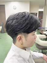 ゼロ(Zero)&nbsp;フェザーショートパーマツーブロック刈り上げ