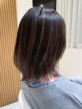 メイキー 本厚木(MA-IKI) くびれミディアムシークレットカラー白髪ぼかし/メイキー本厚木