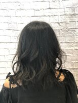 ミーティア バイ クアトロ(Meteor By QUATRO) ゆる巻黒髪ロング