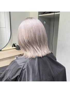 ニコフクオカヘアーメイク(NIKO Fukuoka Hair Make) ホワイトシルバー/ホワイトカラー/ウルフカット