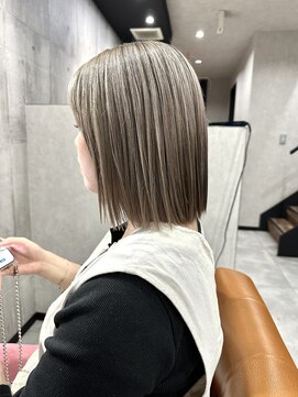 リッシュ(RISH) ブリーチ/ショートヘア/20代/30代/髪型/ミディアムヘア#D43U