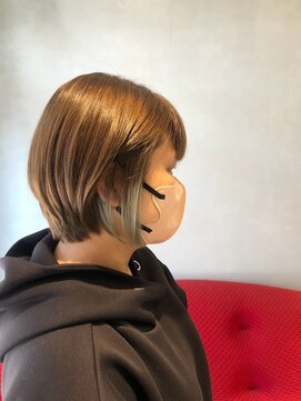 ニッチ(Niche) イヤリングカラー×ショートボブ