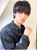 スーツ短髪ツイスト束感モテるアッシュブラックパーマ流行