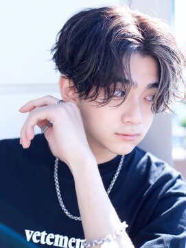 アーリー(Ali'i) センターパート波巻きスパイラルパーマメッシュ韓国ヘア