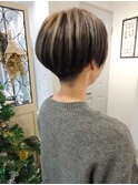 アンブレラカラーで個性的ショート