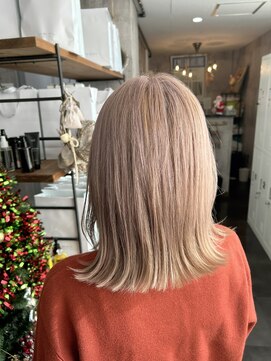 トゥーミー(to mee) メロウベージュ♪【新田】