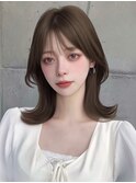 ミディアムレイヤー 外ハネ 顔まわりカット シースルーバング