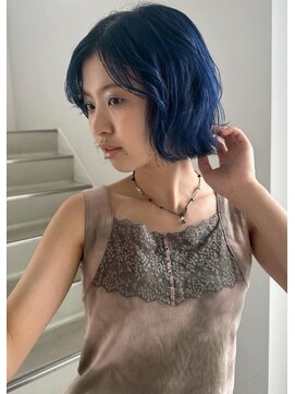 ホイルカラーくすみブルー涼しげヘア立体感ふわふわボブ