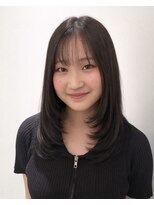 トリッカ シブヤ(TRICCA SHIBUYA)&nbsp;ロングレイヤー/内巻きワンカール/顔まわりカット