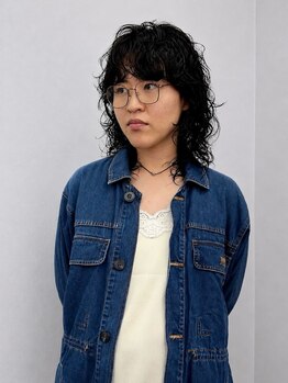 キジ(KIJI)の写真/【ブリーチパーマ/酸性パーマ】低負担で幅広いデザインに。ゆるウェーブ~強めカールまで。
