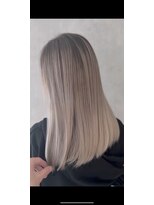 ヌーク(Neuk)&nbsp;艶感アッシュベージュ×髪質改善ストレート