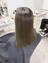 コーム(coom)&nbsp;オリーブベージュ×髪質改善