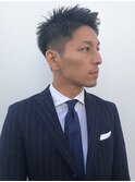 ビジネスシーンにもアップバング刈り上げショートレイヤー