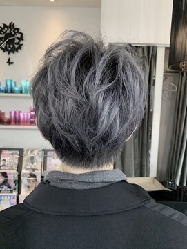 グレイス(Grace) ボブレイヤーのグレージユヘア