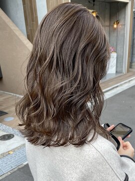 サク(Sac.) スモーキーグレージュ　鎖骨ミディアム　恵比寿　栃木優佑