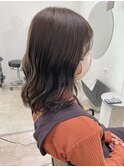 赤みのないグレーベージュカラー