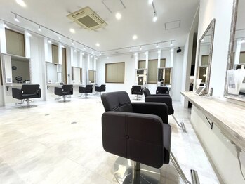 Agu hair axis 山形店【アグ ヘアー アクシス】