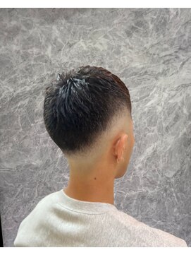 リバティシェアバーバー 銀座2nd(LIBERTY SHARE BARBER) 男らしさが上がるショートフェード