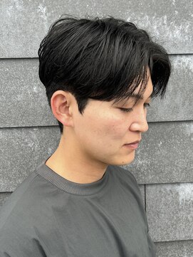 ヒュイル バイ ニアウ(Hwyl by Niau) メンズマッシュセンターパートスパイラルパーマニュアンスパーマ