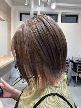 エリマ  茅ヶ崎(elima) 肩上切りっぱなしボブミルクティーベージュカラー茅ヶ崎